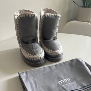 NWT Mou Eskimo boots, Size 38 (US size 8) New In Box